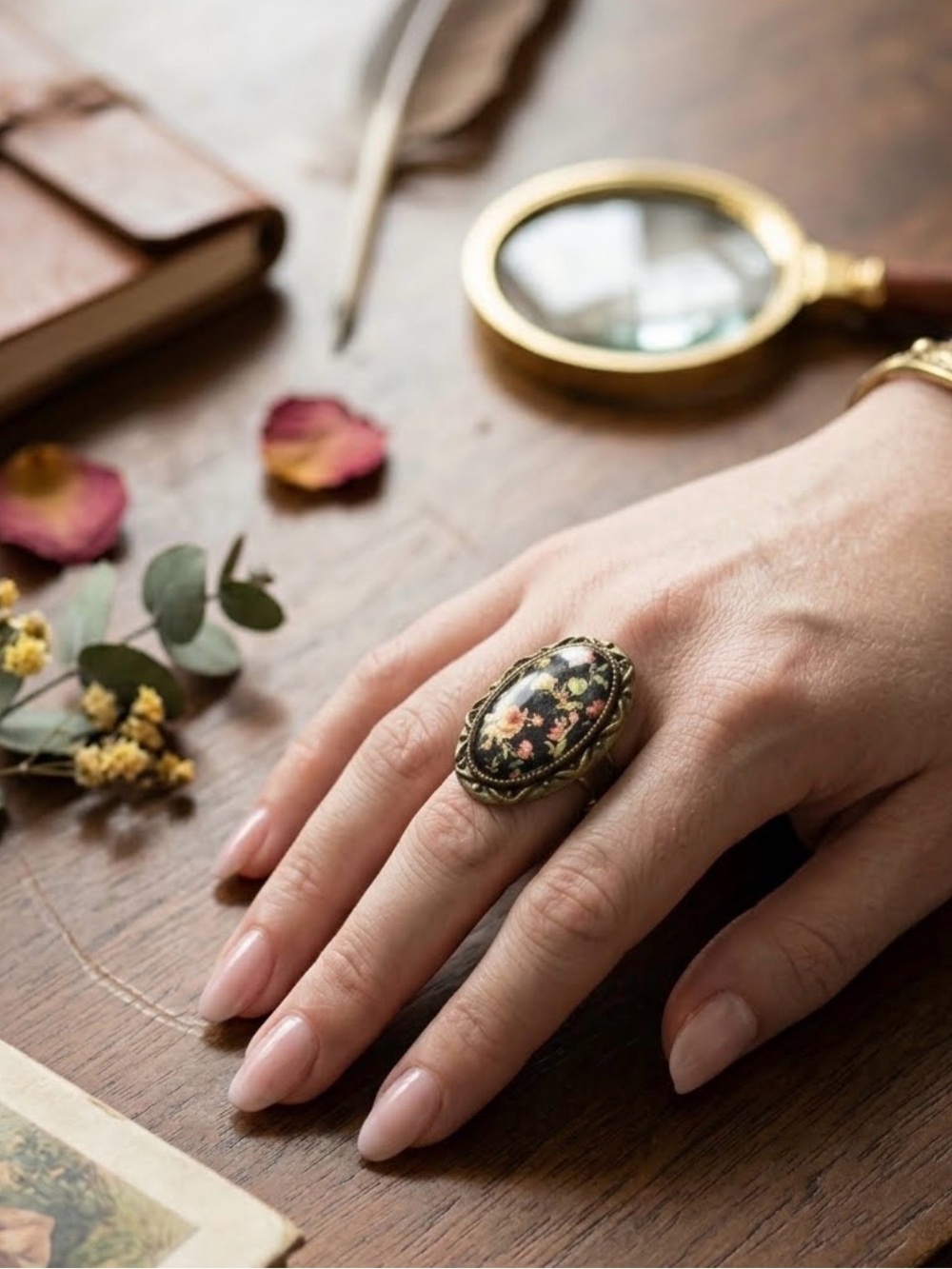 💍 Vintage-Inspired Black Floral Oval Statement Ring Adjustable